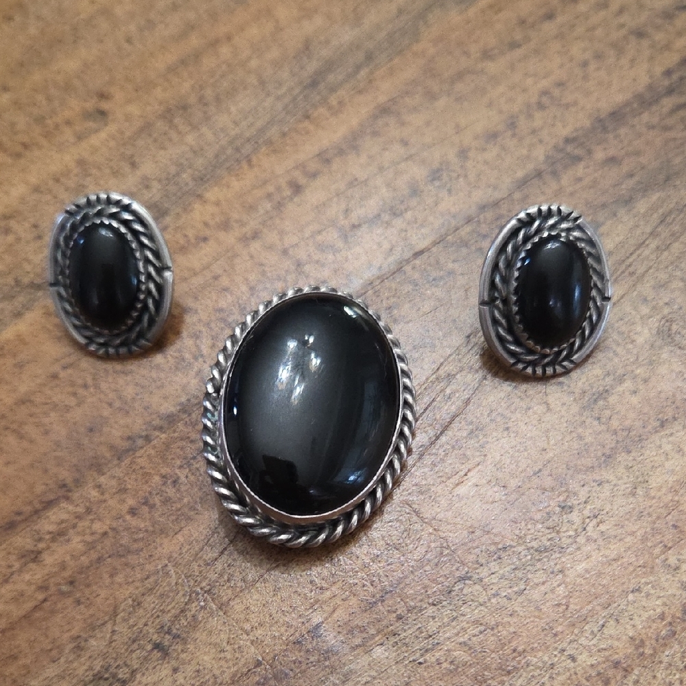 Elegant Black Stone Men's Cufflinks Set